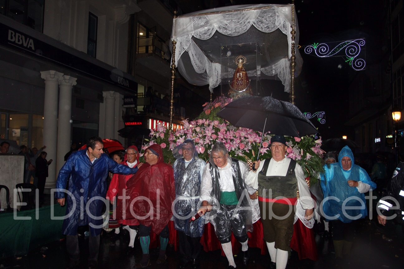 La Virgen de Los Llanos llega en tiempo récord a la Puerta de Hierros - El  Digital de Albacete