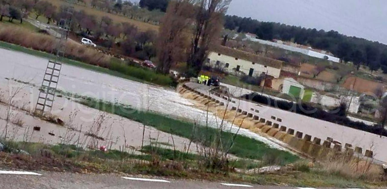 FOTO Cortada La Carretera Entre Tiriez Y Yunquera Por El