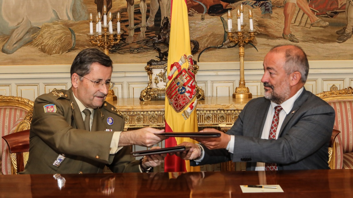 La UCLM y el Ejército de Tierra firman un convenio para la realización