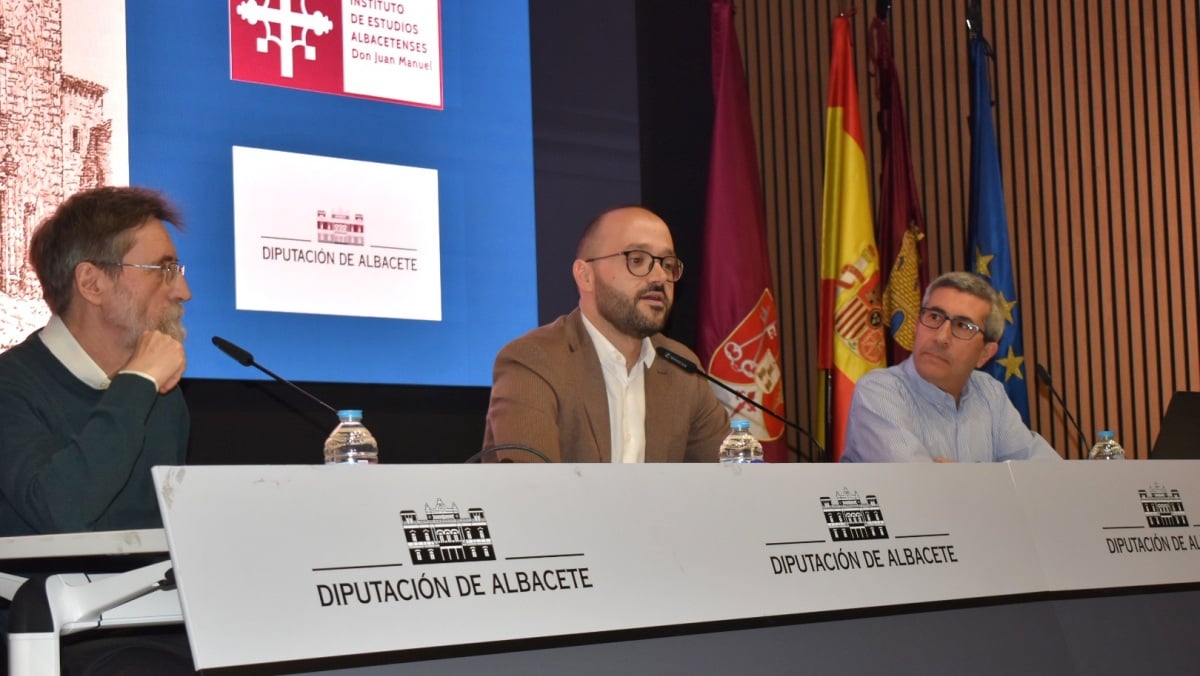 Valera Felicita A Jos Ngel Munera Por Su Libro Lezuza Y La Iglesia