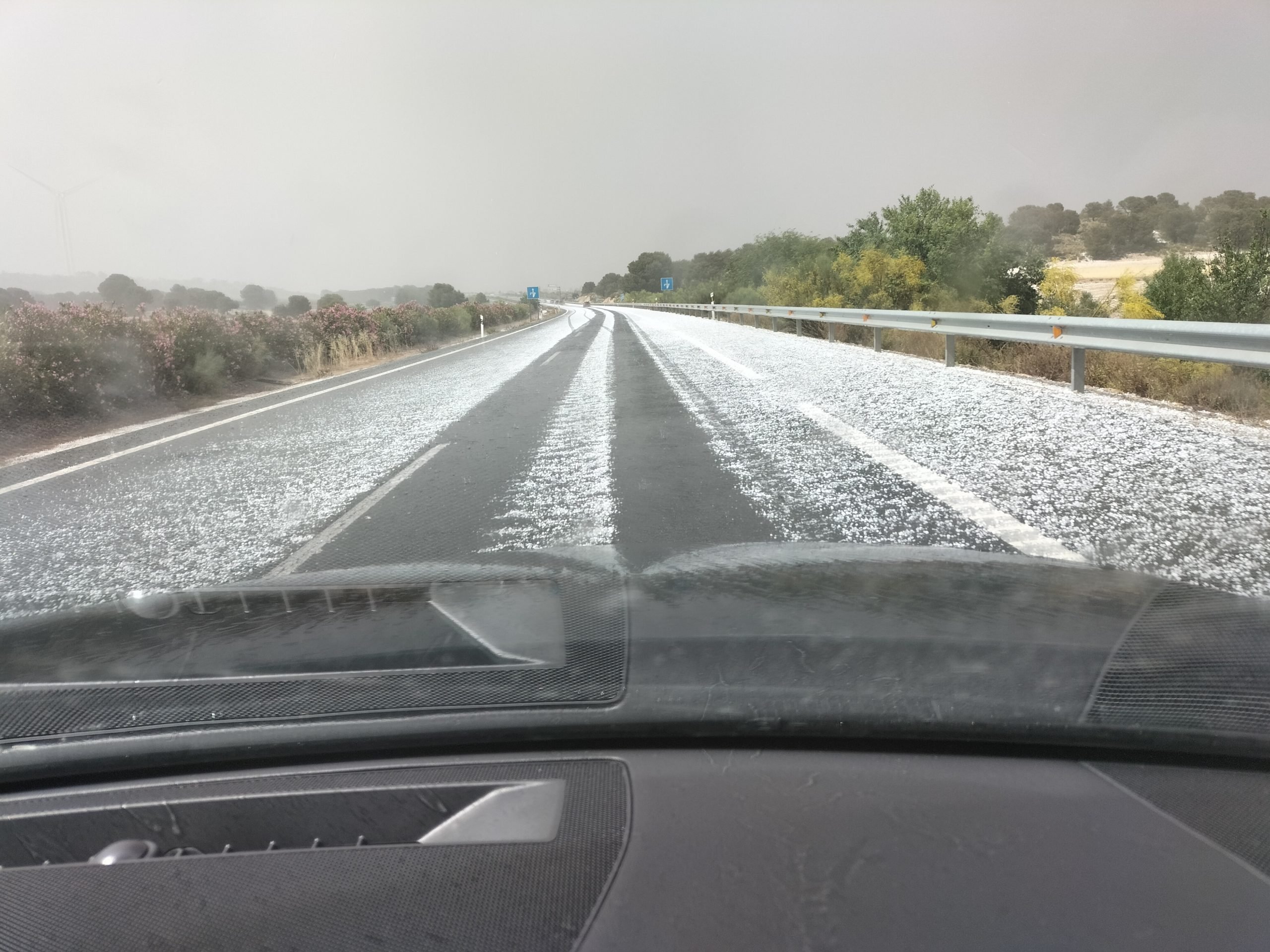 Las Fuertes Lluvias Y El Granizo Dejan Decenas De Incidencias En La