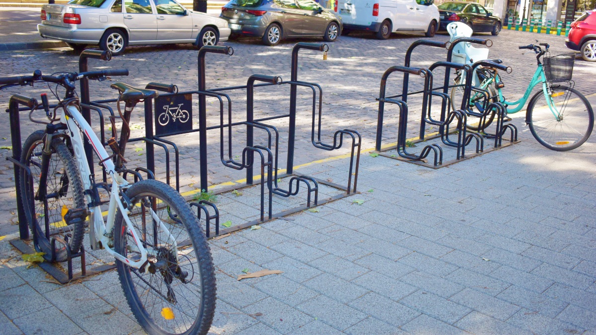Entran en servicio los nuevos aparcamientos cerrados y videovigilados para  bicicletas