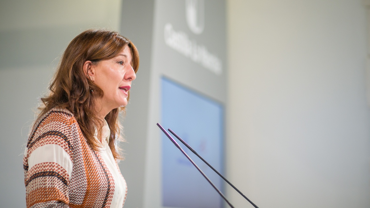 La consejera de Igualdad y portavoz del Gobierno regional, Blanca Fernández, realiza una valoración, en el Palacio de Fuensalida, sobre el Debate del Estado de la Región. (Fotos: Piedad López // JCCM)